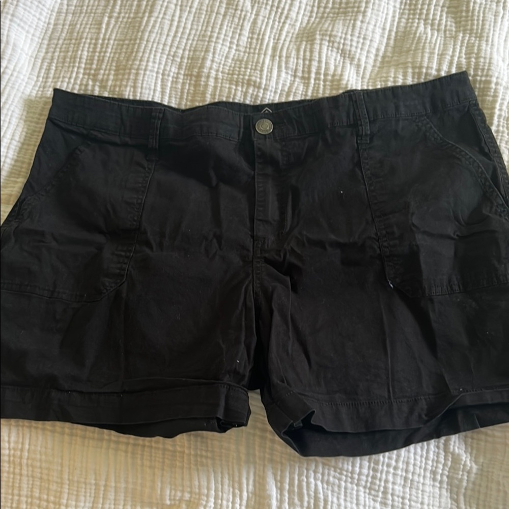 St. John's Bay Black Cargo Shorts Casual Style 16?